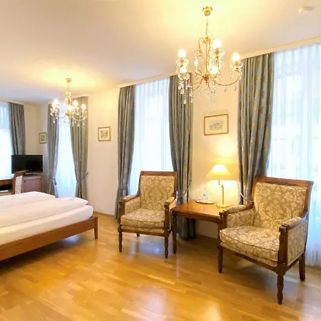 מלון Rathausgloeckel 4*