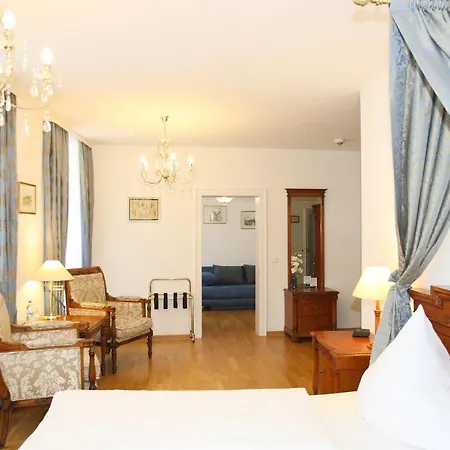 מלון Rathausgloeckel 4*