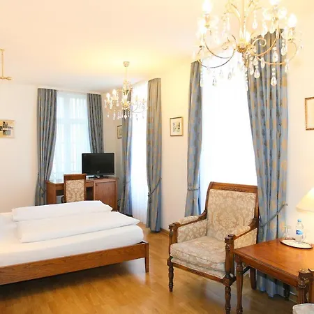 מלון Rathausgloeckel 4*