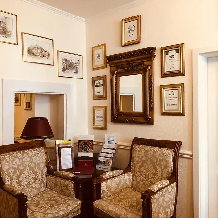 מלון Rathausgloeckel 4*